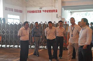 四川省乐山峨边县领导一行莅临茄子影院成人污版参观指导